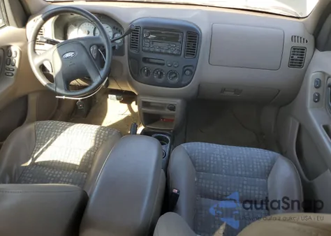 2002 Ford Escape Xls z USA, uszkodzony, nr VIN 1FMYU01182KD01293